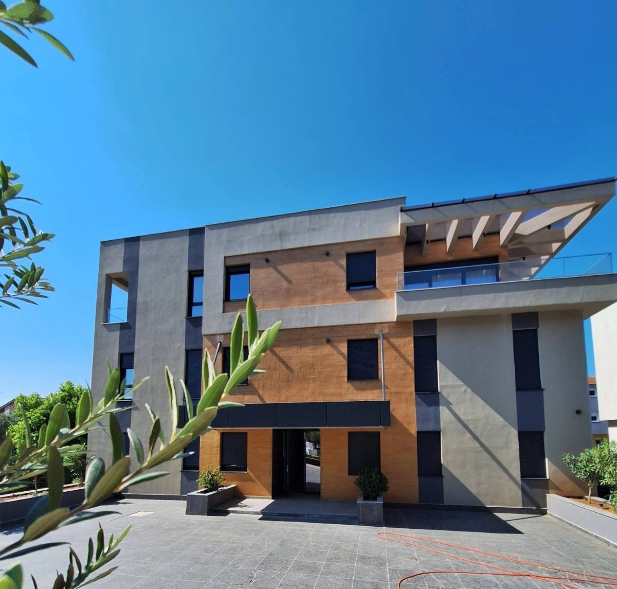 Duplex-stan-u-Donjoj-Gorici-Podgorica-14 Izdavanje: Stan – Donja Gorica, Podgorica — fotografija 15