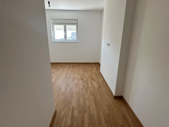 Trosoban stan 104 m² – Stari aerodrom, Podgorica — fotografija 3