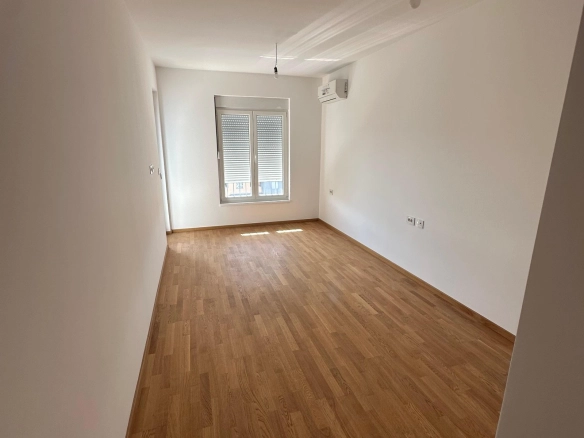 Trosoban stan 104 m² – Stari aerodrom, Podgorica — fotografija 10