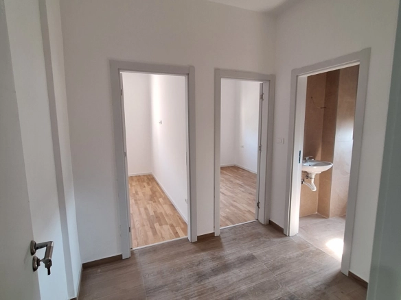 Izdavanje: Dvosoban stan 64 m² – Tološi, Podgorica — fotografija 2