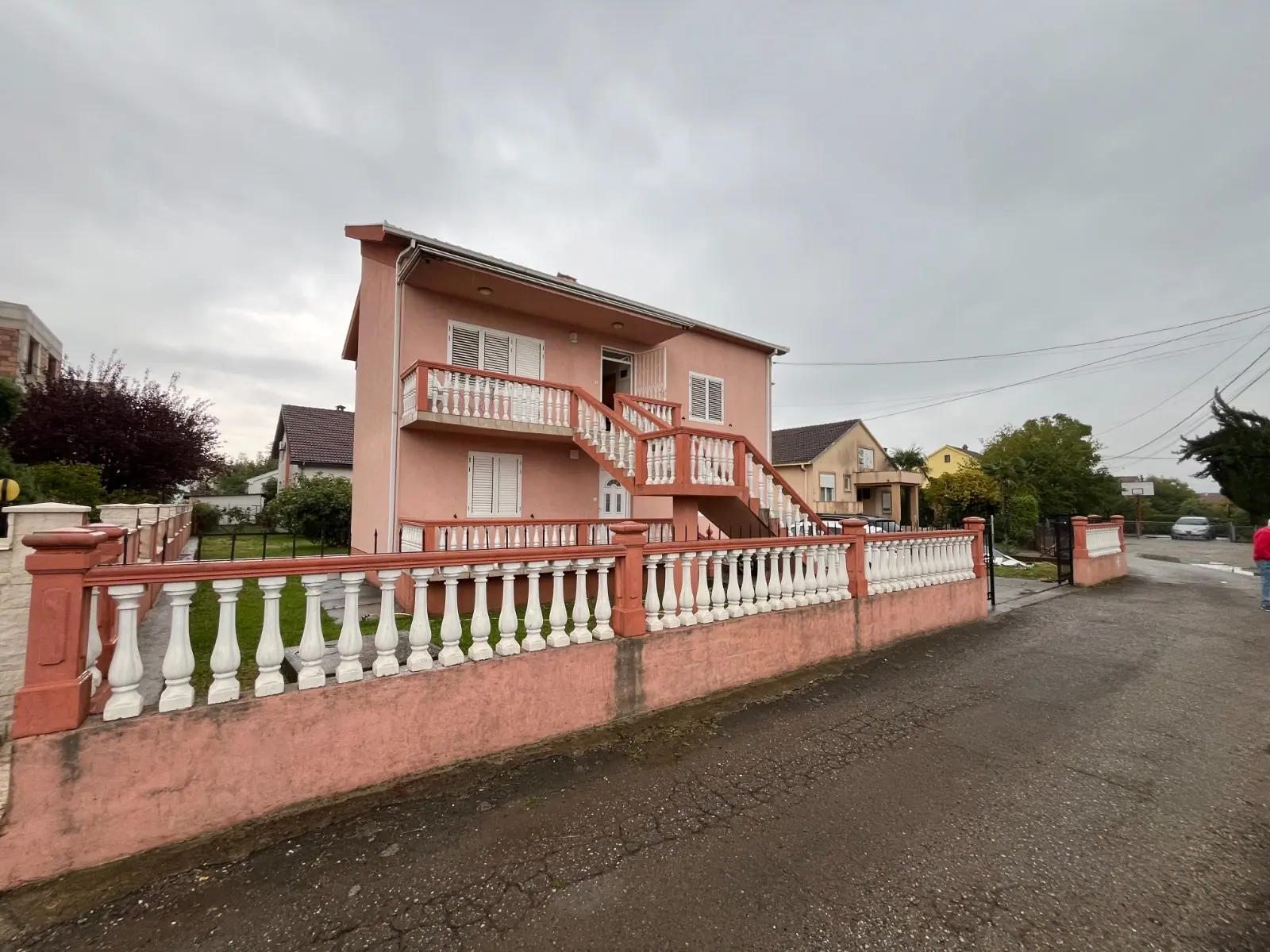 Namjestena-kuca-sa-placem-u-Tolosima-Podgorica-16 Kuća 761 m² – Tološi, Podgorica — fotografija 17