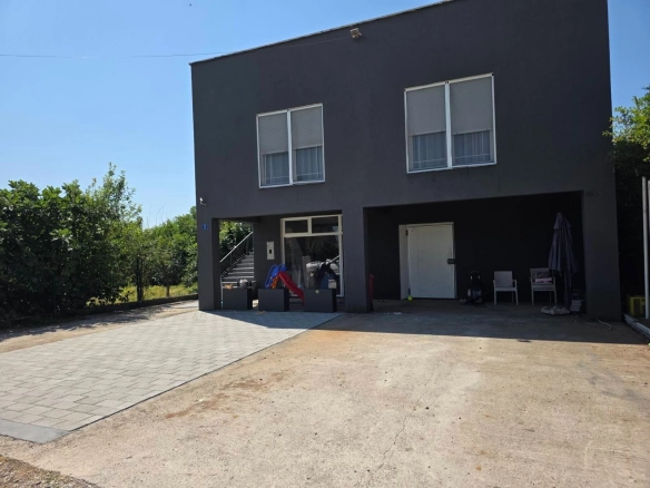Kuća 331 m² – Tuzi, Podgorica — fotografija 10