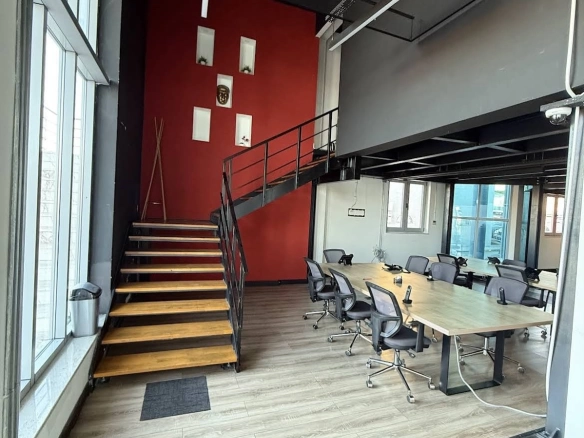 Poslovni prostor 740 m² u Zeti