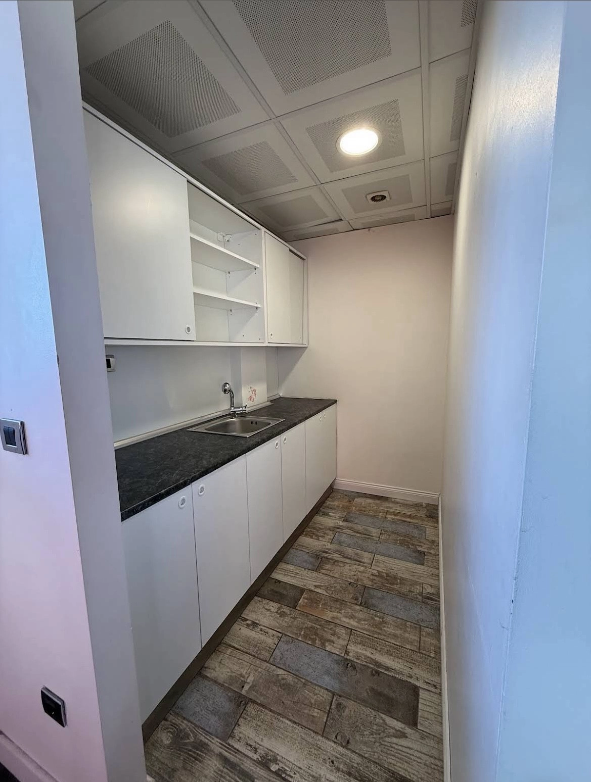 Izdavanje: Poslovni prostor 740 m² – Zeta, Podgorica — fotografija 15