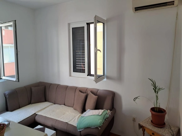 Opremljen jednosoban stan 39 m² u Budvi