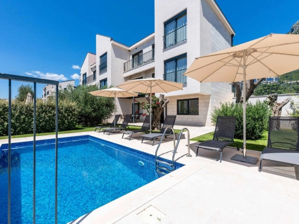 Izdavanje: Kuća 200 m² – Reževići, Budva