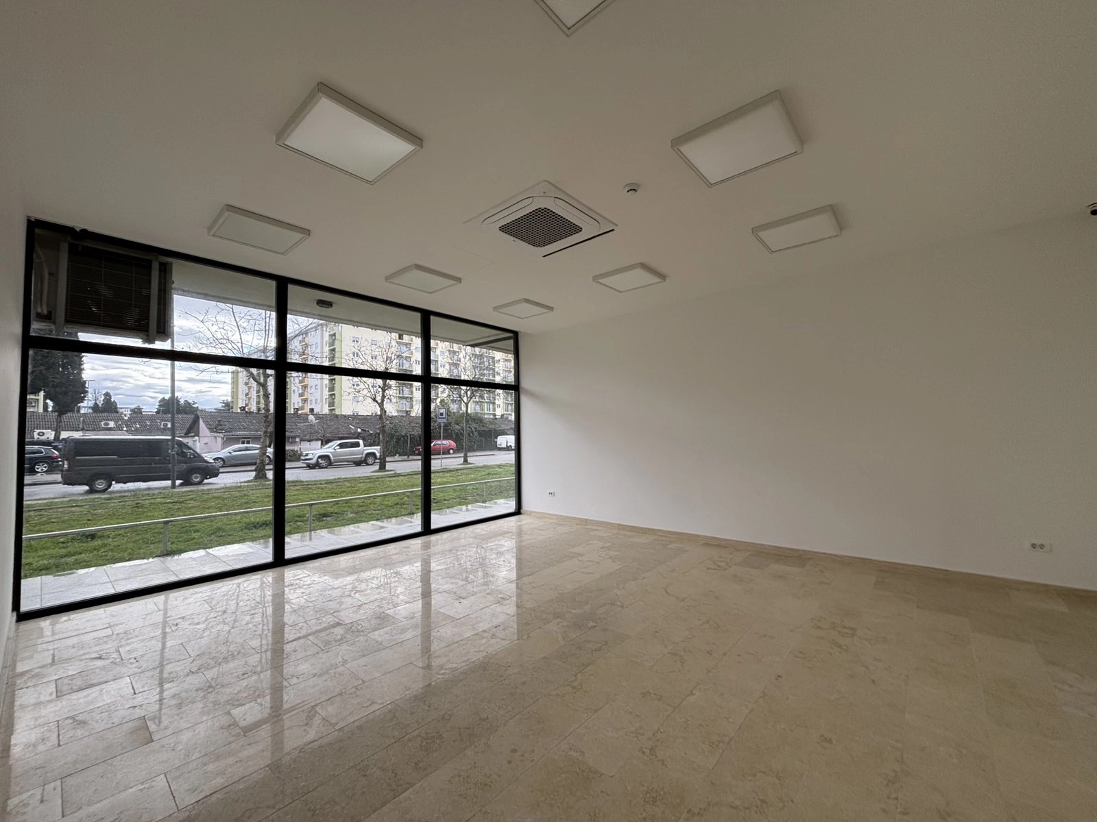 Izdavanje: Poslovni prostor 123 m² – Pobrežje, Podgorica — fotografija 4