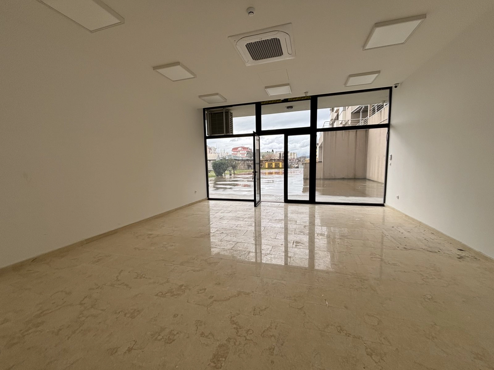Izdavanje: Poslovni prostor 123 m² – Pobrežje, Podgorica — fotografija 9