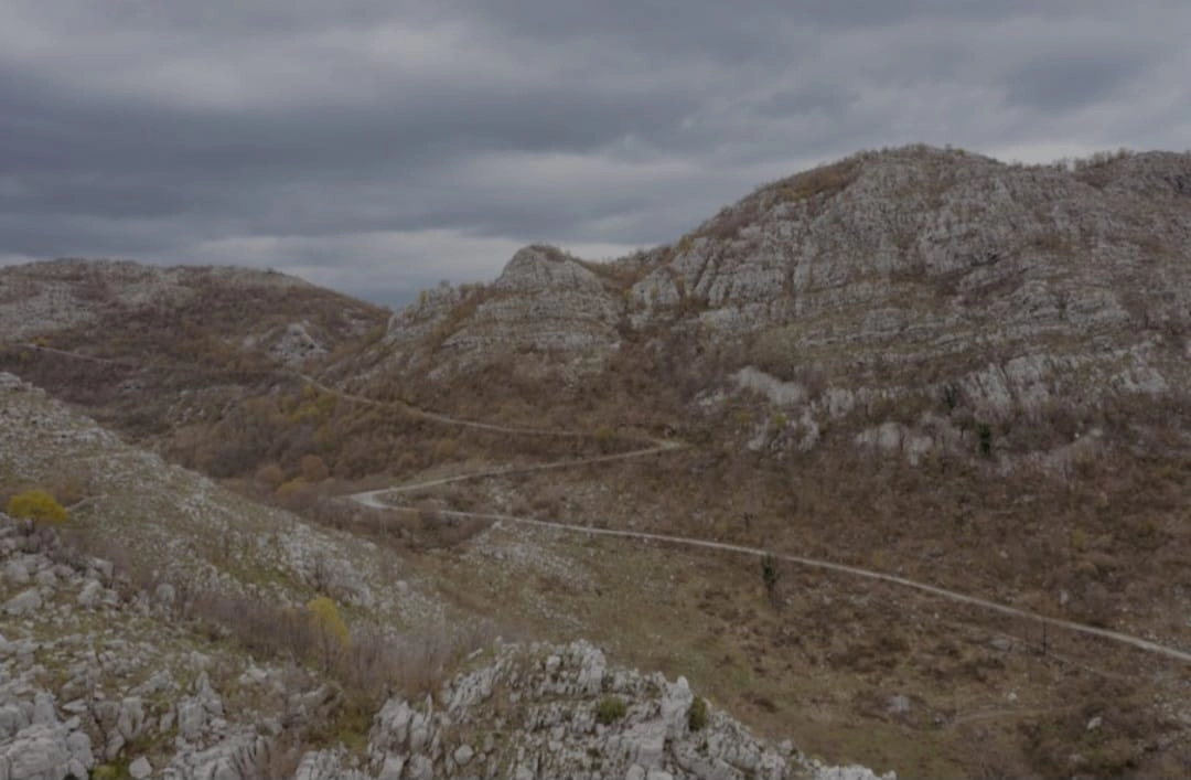 Plac 200.000 m² – Cetinje — fotografija 4