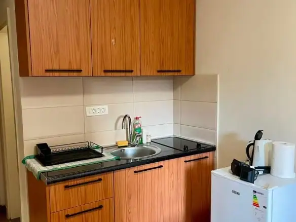 Namještena garsonjera u centru Budve — fotografija 2