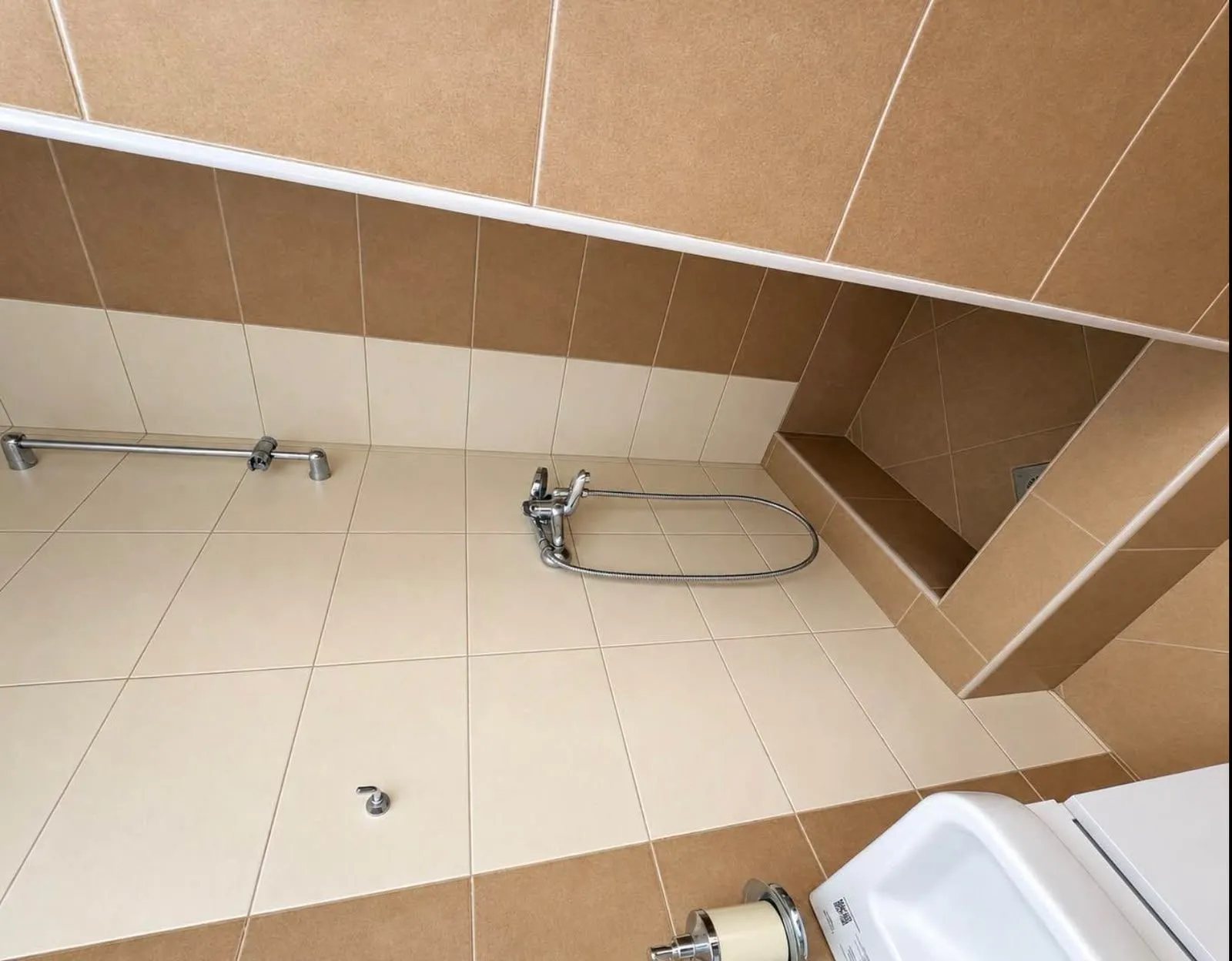 Poslovni-prostor-15-m²-Velji-Vinogradi-Budva-2 Poslovni prostor 15 m² – Velji Vinogradi, Budva — fotografija 3