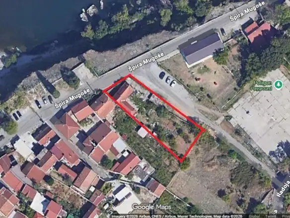 Plac sa starom kućom u Staroj Varoši