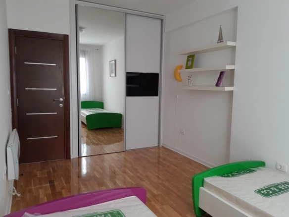 Namješten dvosoban stan u naselju Preko Morače, Podgorica — fotografija 6