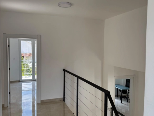 Izdavanje: Kuća 500 m² – Stari aerodrom, Podgorica — fotografija 17