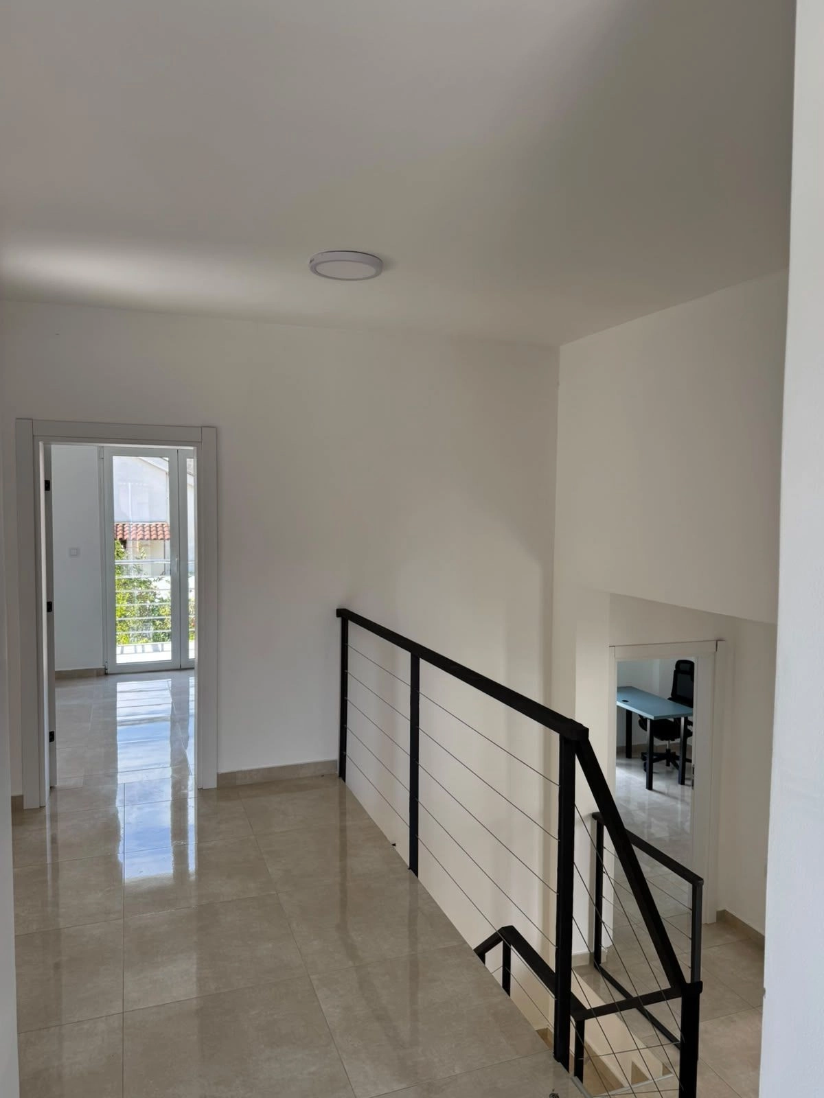 Izdavanje: Kuća 500 m² – Stari aerodrom, Podgorica — fotografija 17