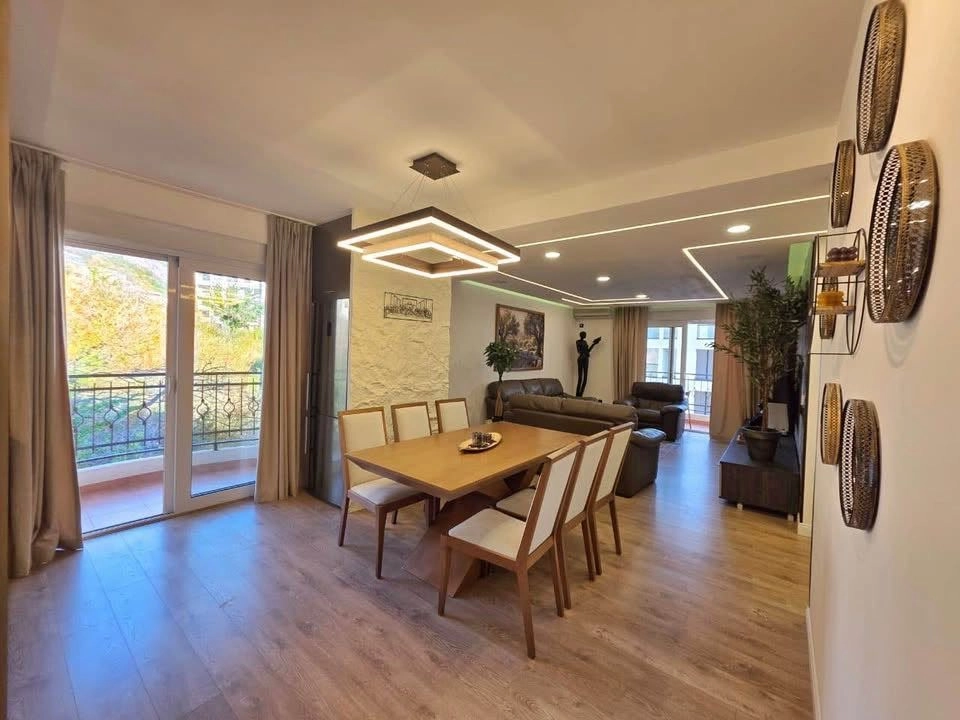 Trosoban stan 106 m² – Bečići, Budva