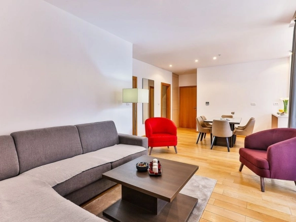 Izdavanje: Dvosoban stan 76 m² – Budva