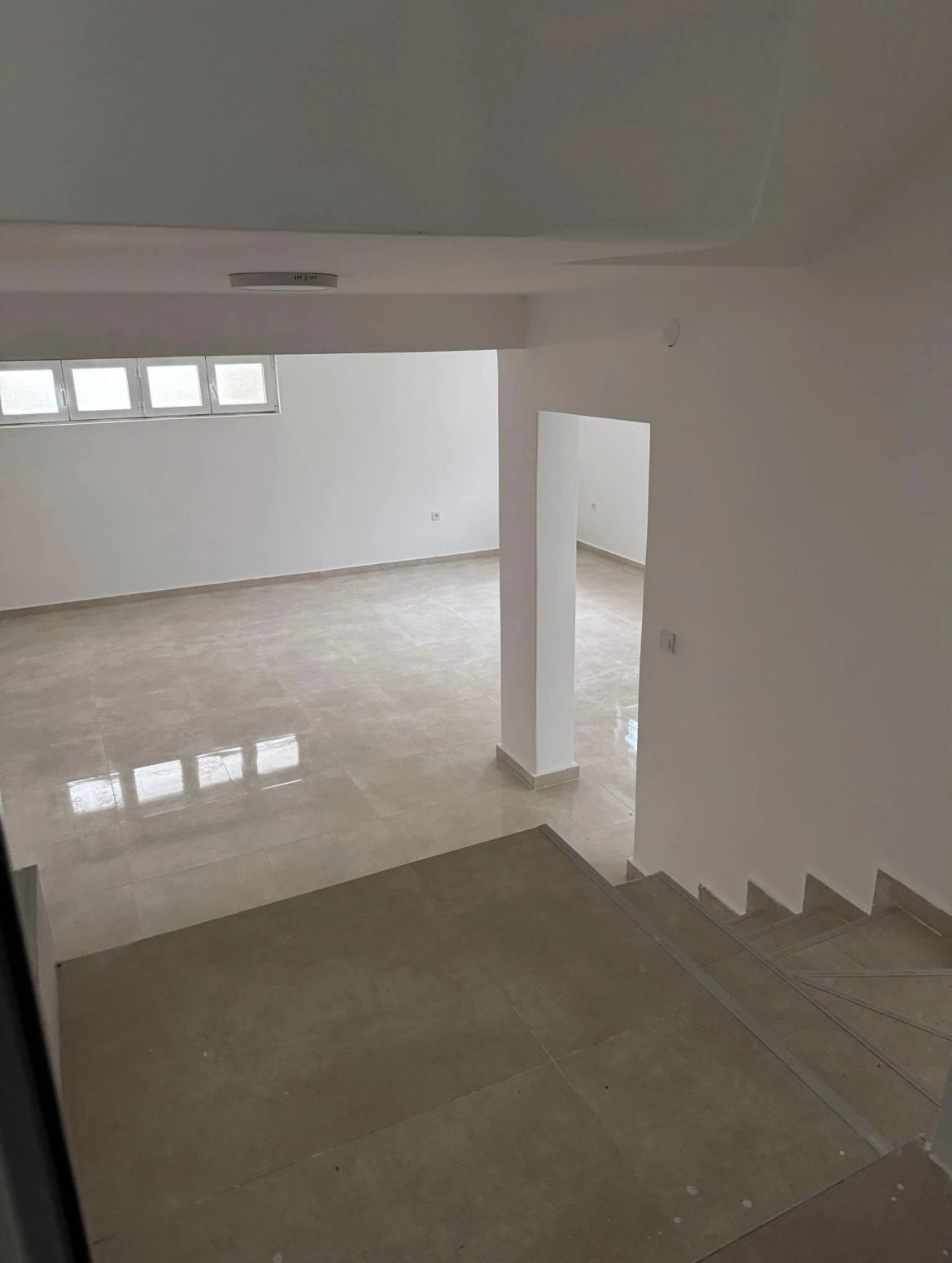 Kuca-za-izdavanje-Stari-aerodrom-Podgorica-4 Izdavanje: Kuća 500 m² – Stari aerodrom, Podgorica — fotografija 5