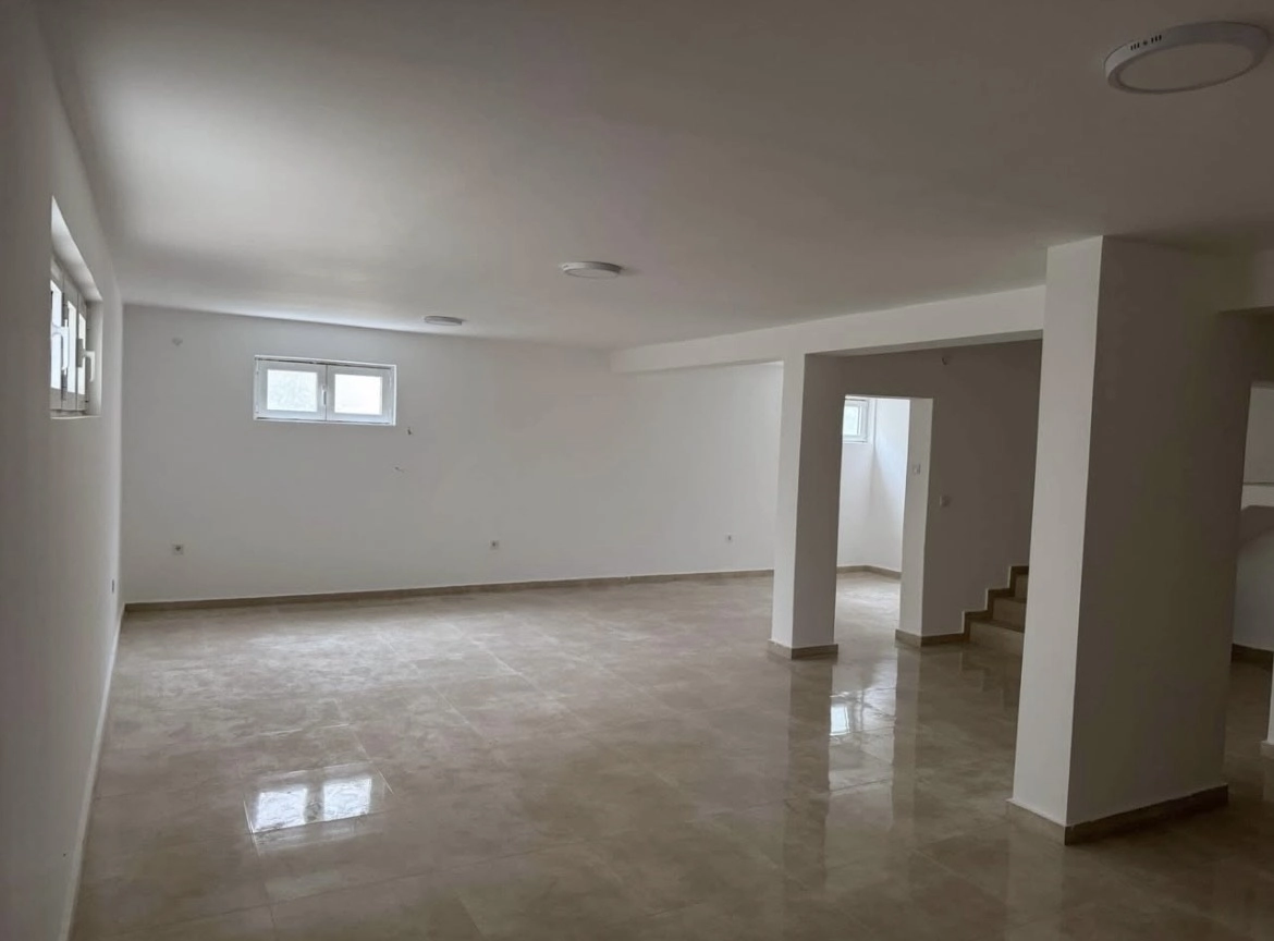 Kuca-za-izdavanje-Stari-aerodrom-Podgorica-5 Izdavanje: Kuća 500 m² – Stari aerodrom, Podgorica — fotografija 6