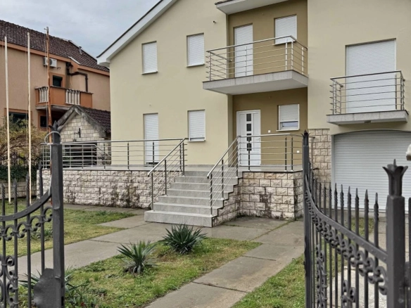 Izdavanje: Kuća 500 m² – Stari aerodrom, Podgorica — fotografija 7