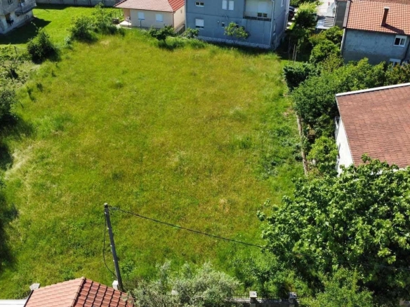 Urbanizovan plac u Maslinama