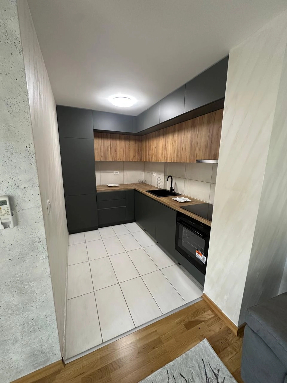 Namjesten-dvosoban-stan-u-Seljanovu-Tivat-7 Izdavanje: Dvosoban stan 70 m² – Seljanovo, Tivat — fotografija 8