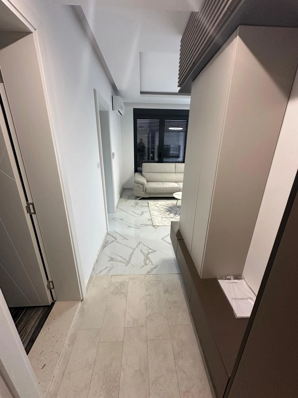 Jednosoban-stan-sa-pogledom-na-more-Seljanovo-Tivat-2 Izdavanje: Jednosoban stan 50 m² – Seljanovo, Tivat — fotografija 3