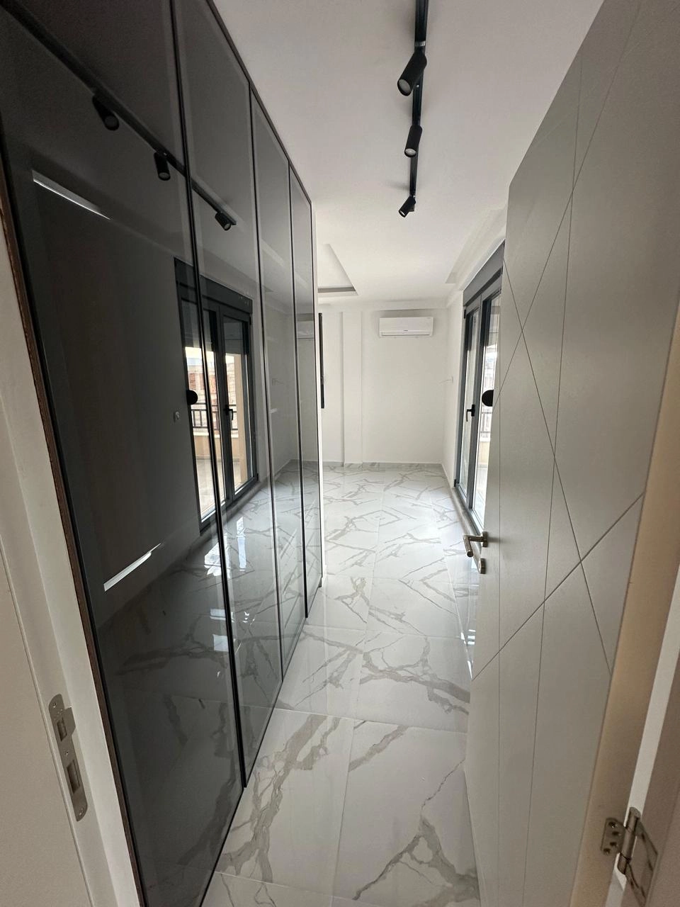 Jednosoban-stan-sa-pogledom-na-more-Seljanovo-Tivat-7 Izdavanje: Jednosoban stan 50 m² – Seljanovo, Tivat — fotografija 8