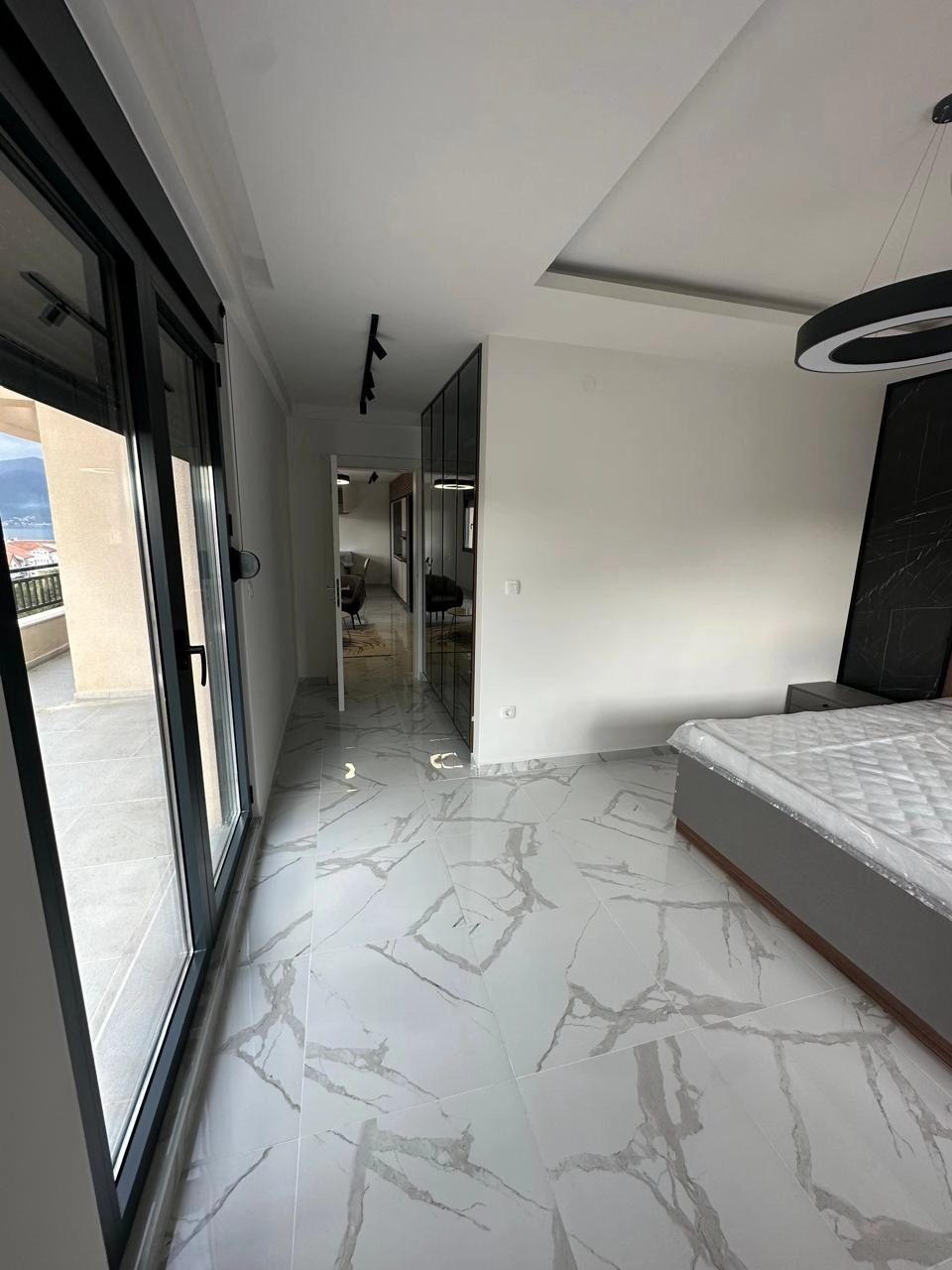Jednosoban-stan-sa-pogledom-na-more-Seljanovo-Tivat-8 Izdavanje: Jednosoban stan 50 m² – Seljanovo, Tivat — fotografija 9
