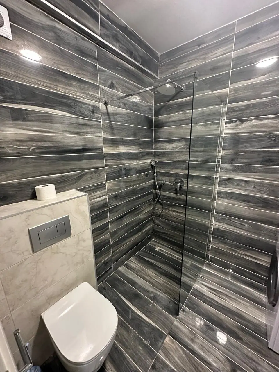 Jednosoban-stan-sa-pogledom-na-more-Seljanovo-Tivat-10 Izdavanje: Jednosoban stan 50 m² – Seljanovo, Tivat — fotografija 11