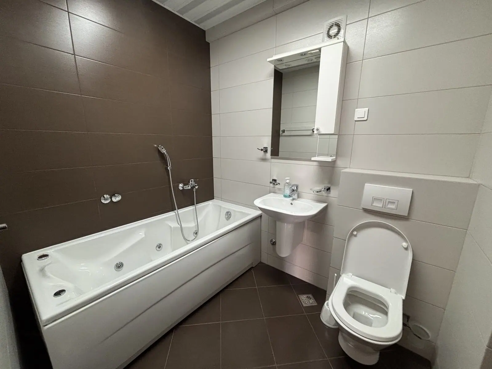 Petosoban-duplex-stan-Krivi-most-Podgorica-8 Izdavanje: Stan 186 m² – Krivi most, Podgorica — fotografija 9