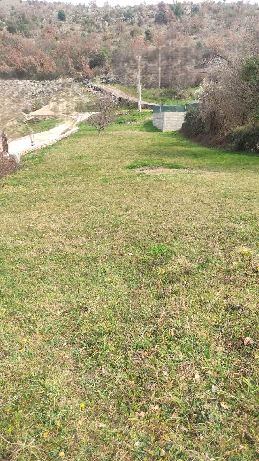 Plac-od-1269-m²-u-Rogamima-Podgorica-1 Plac 1.269 m² – Rogami, Podgorica — fotografija 2