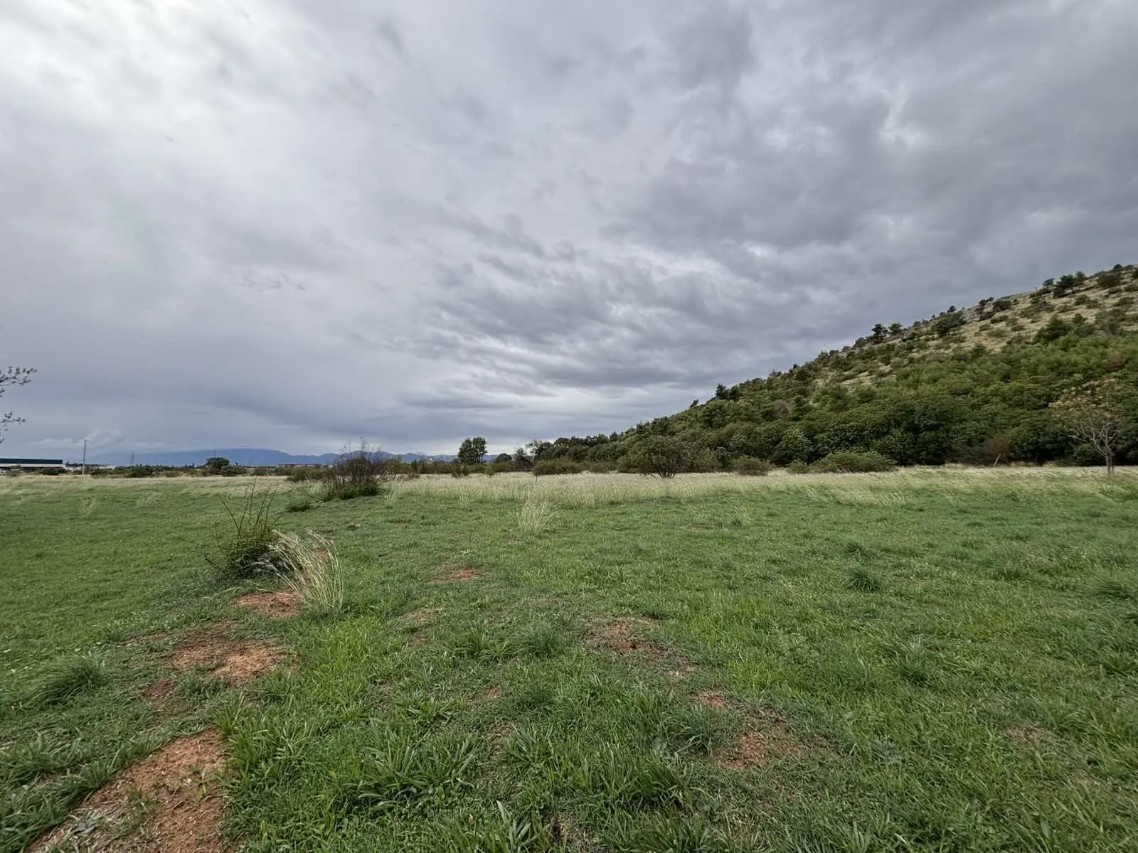 Plac-u-naselju-Zelenika-Podgorica-2 Plac pravouganog oblika u Zelenici, Podgorica — fotografija 3