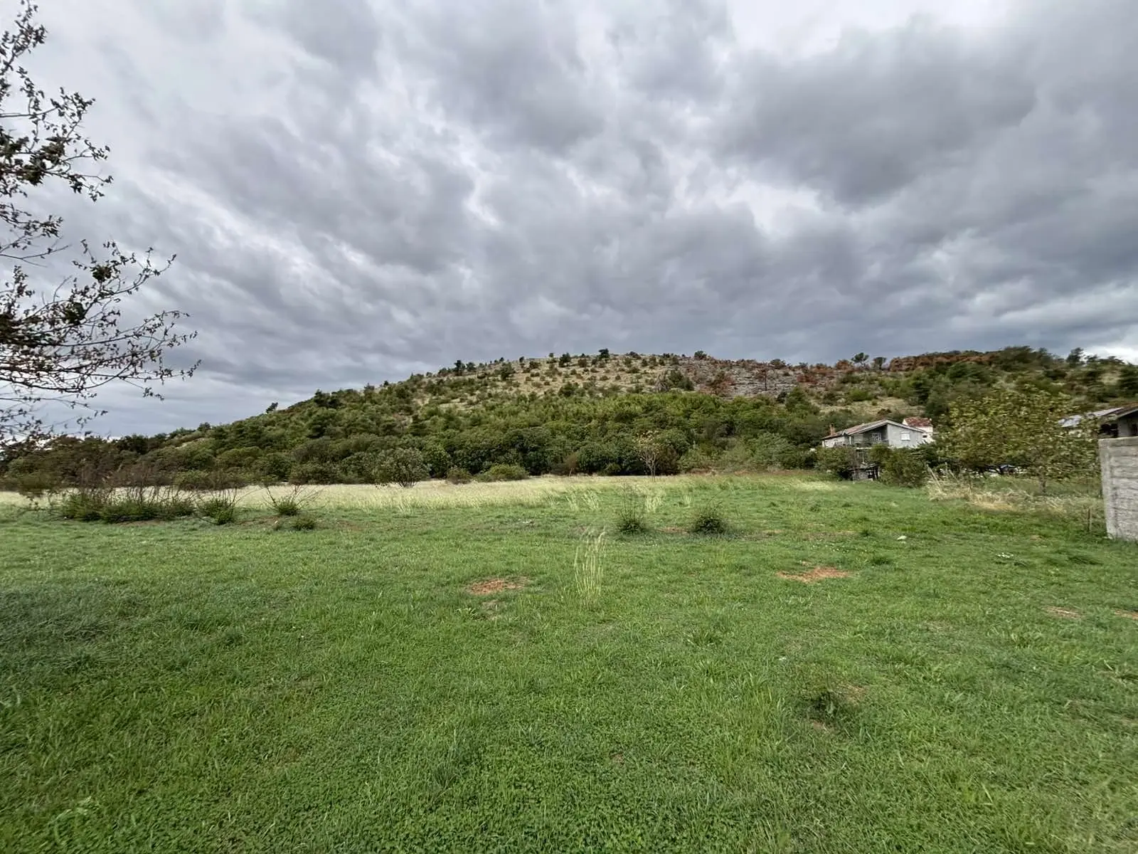 Plac-u-naselju-Zelenika-Podgorica-3 Plac pravouganog oblika u Zelenici, Podgorica — fotografija 4
