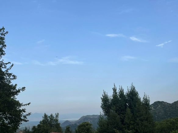 Plac sa pogledom na Skadarsko jezero