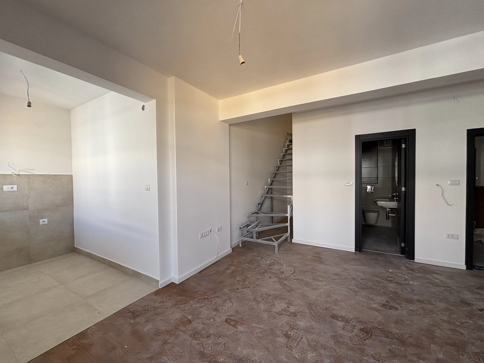 Trosoban-duplex-stan-u-Zagoricu-Podgorica Trosoban duplex stan u Zagoriču