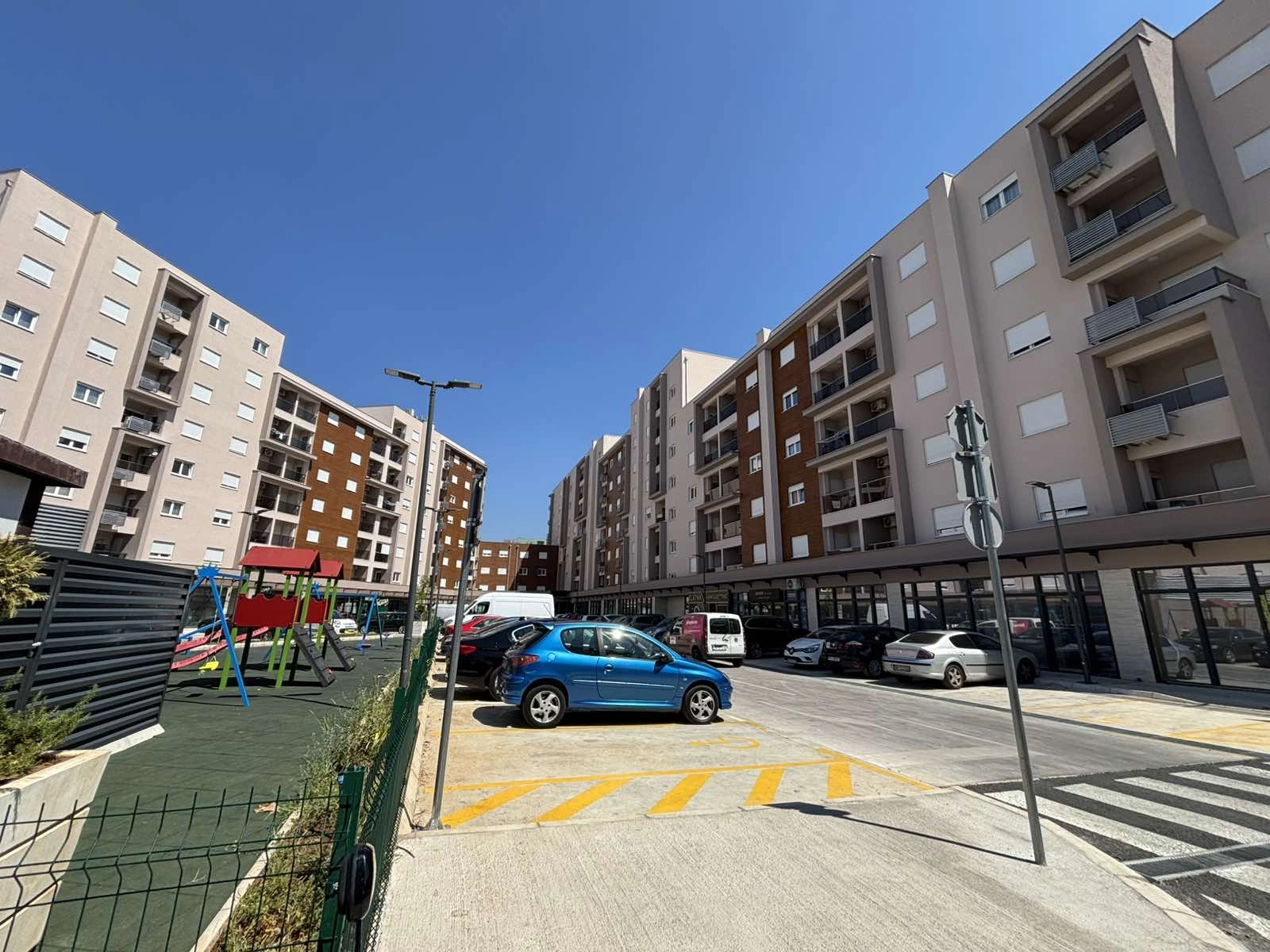 Poslovni-prostor-100-m²-u-zgradi-Ventura-Stari-aerodrom-Podgorica-3 Izdavanje: Poslovni prostor 100 m² – Stari aerodrom, Podgorica — fotografija 4