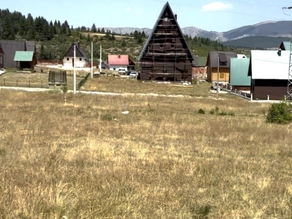 Plac 600 m² na Žabljaku