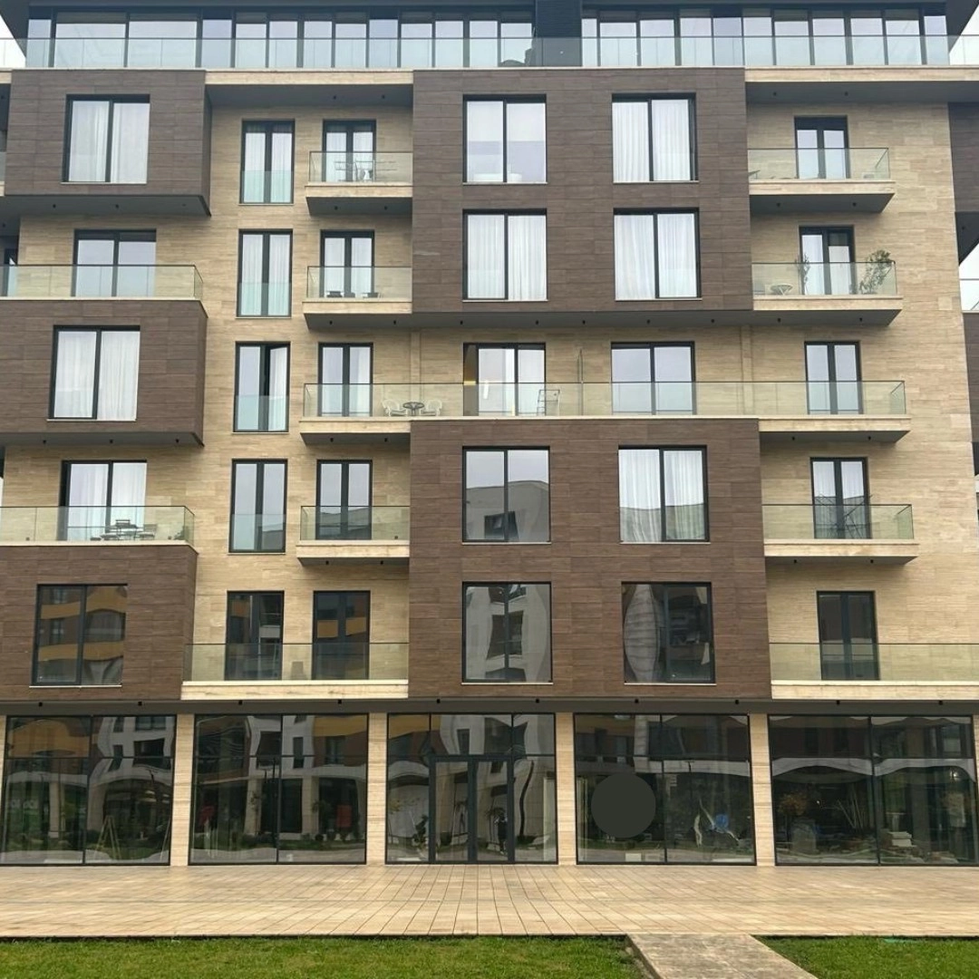 Poslovni prostor 270 m² u zgradi Oaza