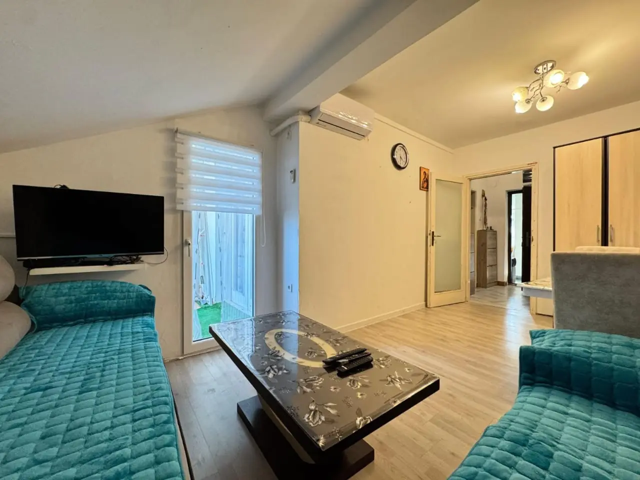Jednosoban-stan-sa-terasom-u-Budvi-2 Jednosoban stan 42 m² – Budva — fotografija 3