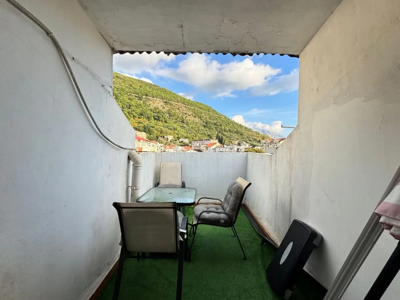 Jednosoban-stan-sa-terasom-u-Budvi-3 Jednosoban stan 42 m² – Budva — fotografija 4