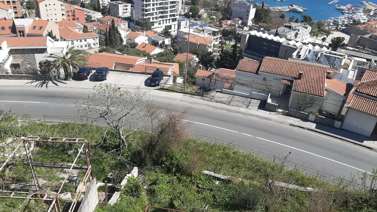 Kuca-sa-placem-i-pogledom-na-more-u-Budvi-3 Kuća 500 m² – Stari Grad Budva, Budva — fotografija 4