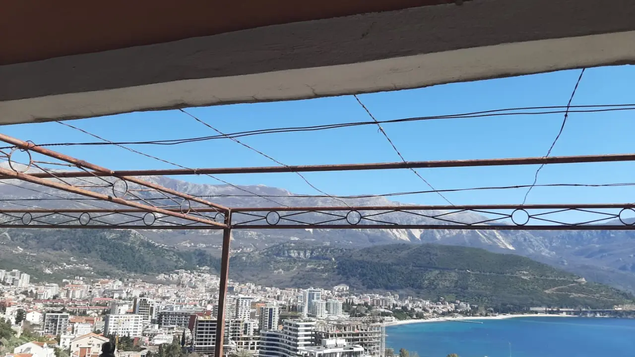 Kuca-sa-placem-i-pogledom-na-more-u-Budvi-4 Kuća 500 m² – Stari Grad Budva, Budva — fotografija 5
