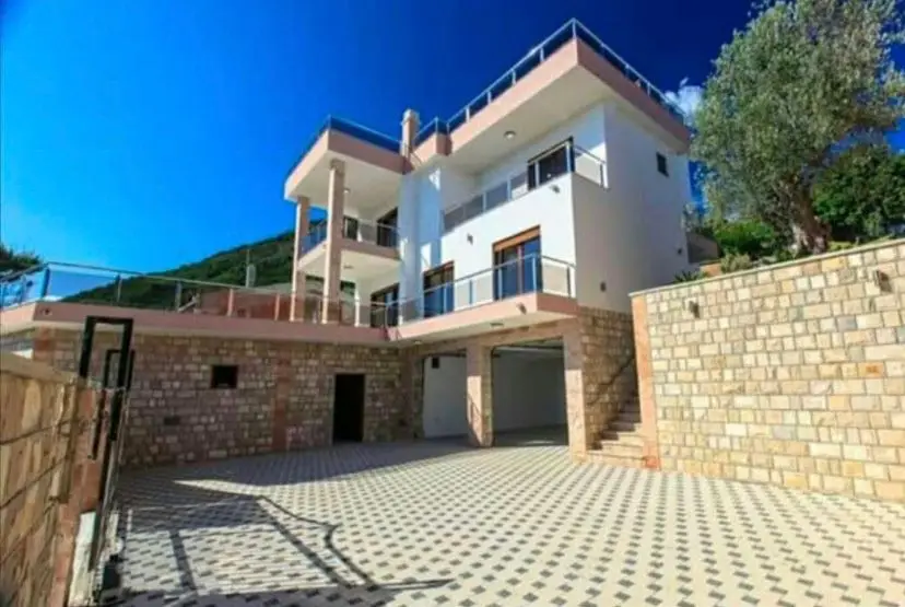 Kuca-sa-bazenom-i-pogledom-na-more-u-Baru-3 Kuća 500 m² – Bar — fotografija 4