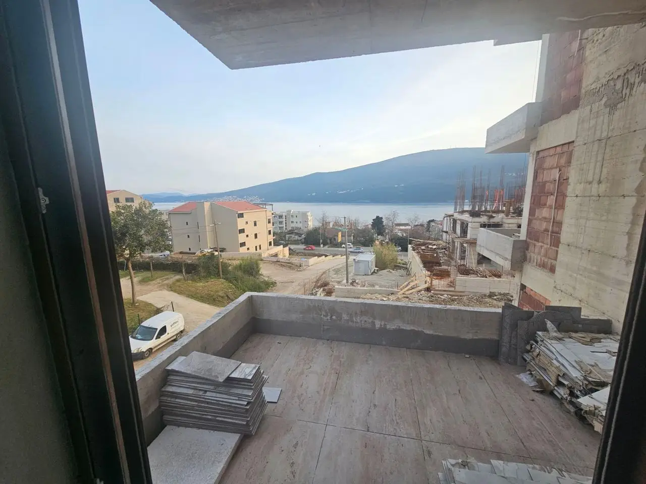 Dvosoban-stan-sa-pogledom-na-more-DJenovici-Herceg-Novi-3 Dvosoban stan – Đenovići, Herceg Novi — fotografija 4