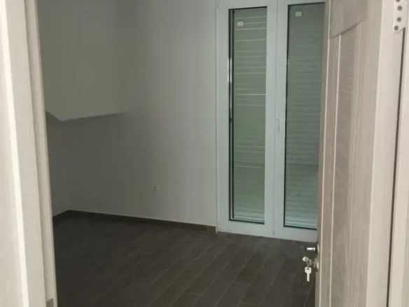 Dvosoban stan sa pogledom na more