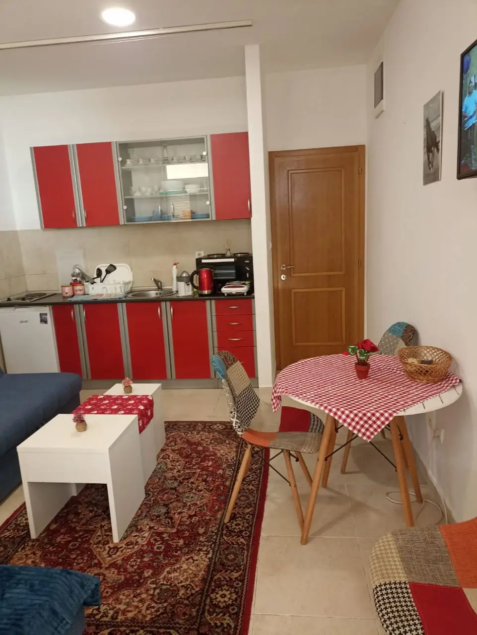 Garsonjera-u-naselju-Rozino-Budva-5 Garsonjera u Rozinu, Budva — fotografija 6
