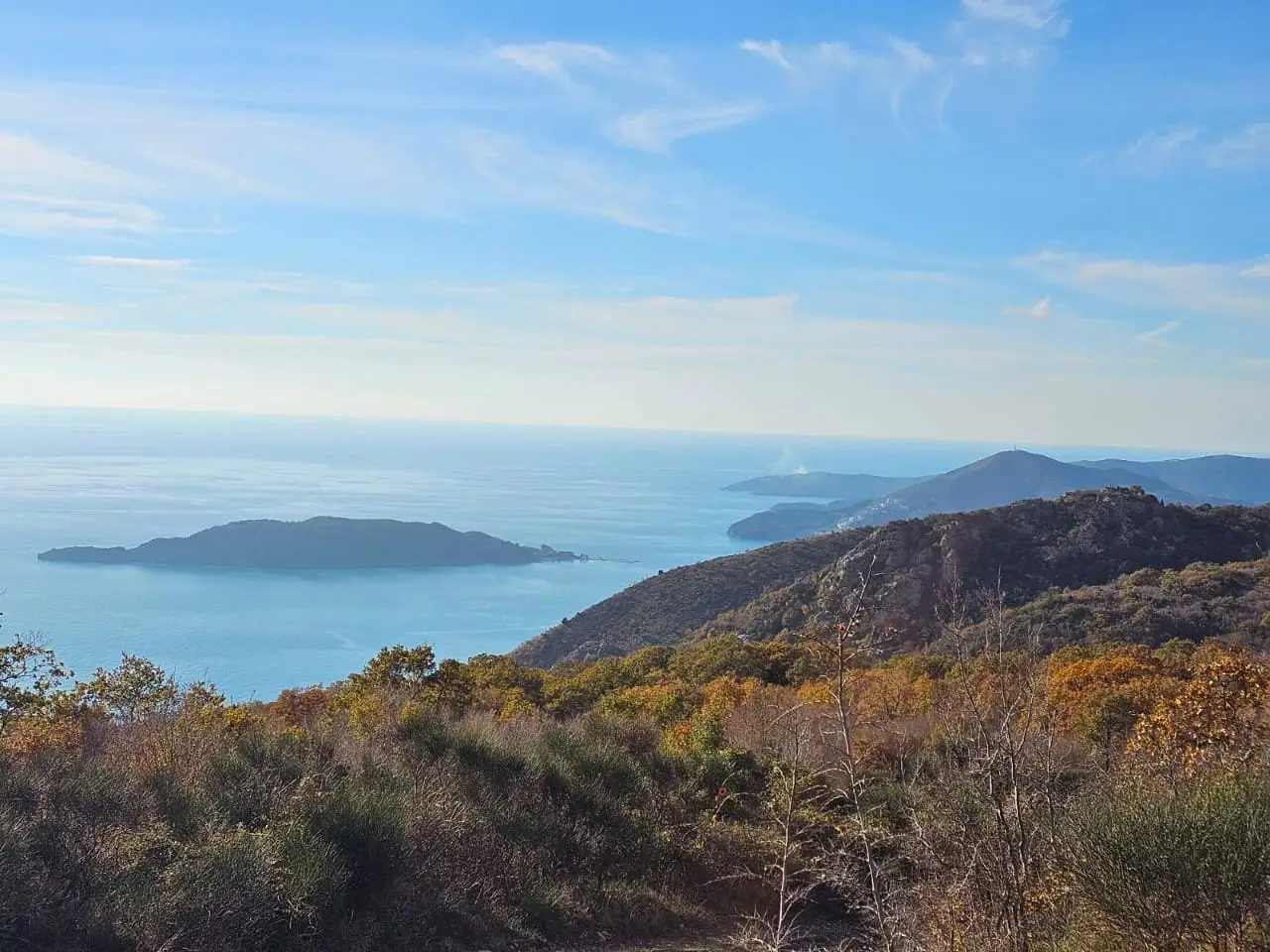 Urbanizovan-plac-sa-pogledom-na-more-Przno-Budva-1 Plac 85 m² – Pržno, Budva — fotografija 2