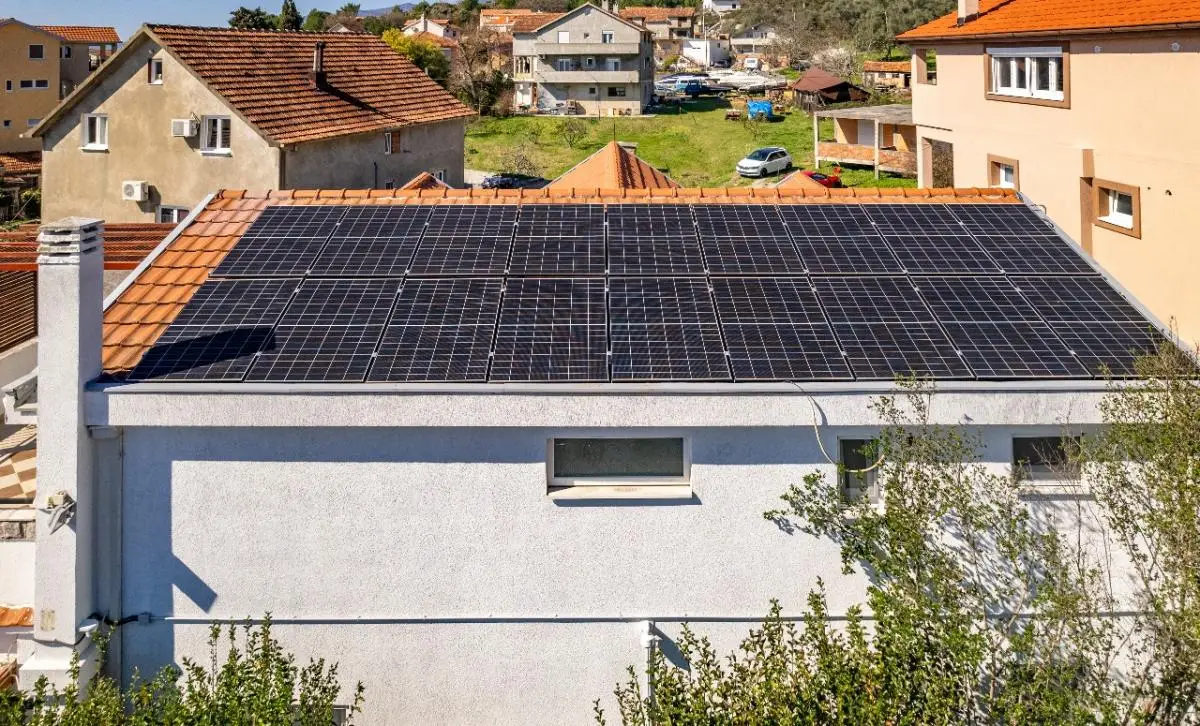 Porodicna-kuca-sa-bazenom-u-Tivtu-5 Kuća 234 m² – Tivat — fotografija 6