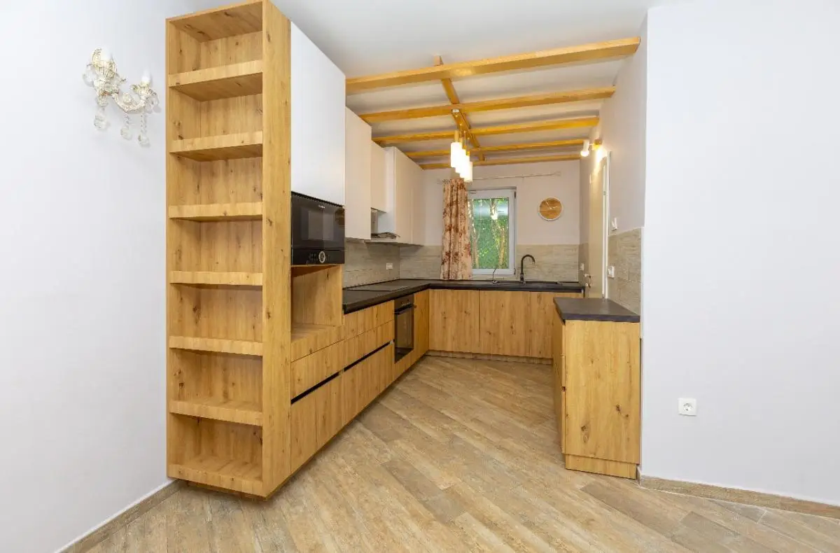 Porodicna-kuca-sa-bazenom-u-Tivtu-6 Kuća 234 m² – Tivat — fotografija 7